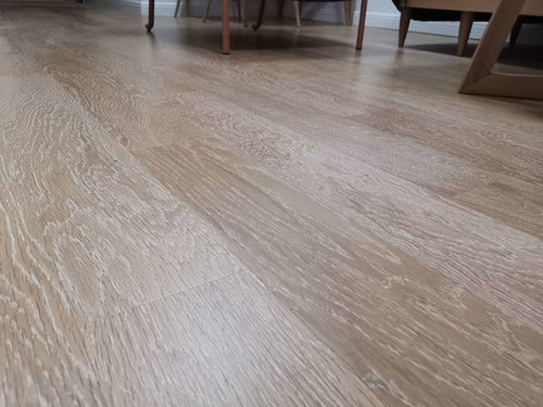 北京買房與裝修7 客廳之燈 木地板 乳膠漆